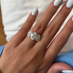 5.00 CT E VS1 Lab Grown Oval Cut Diamond Three Stone Engagement Ring IGI 14k